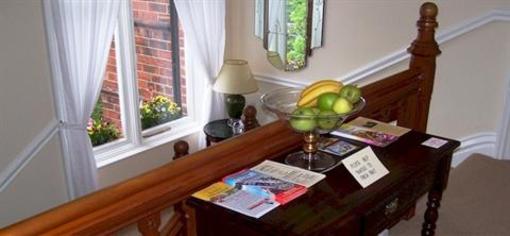 фото отеля Autumn Leaves Guest House Whitby