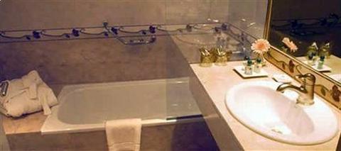 фото отеля Reconquista Garden Hotel Buenos Aires