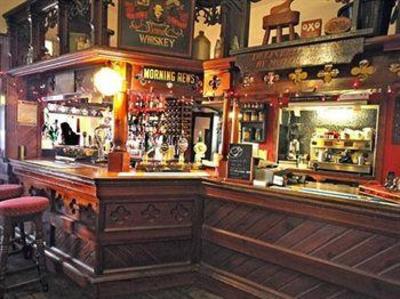 фото отеля Tom Sawyer's Restaurant and Bar