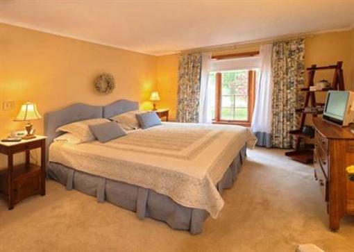 фото отеля Cedar Gables Bed & Breakfast