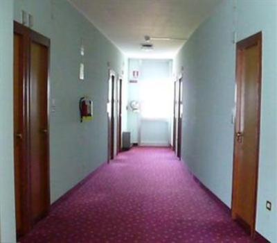 фото отеля Henry Hotel