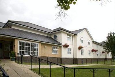 фото отеля Premier Inn Epsom Central
