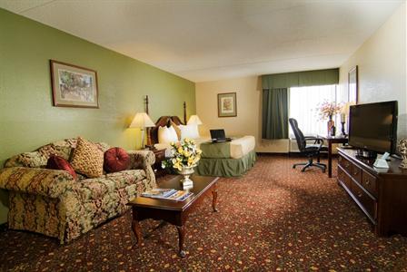 фото отеля Best Western Luxbury Inn Fort Wayne