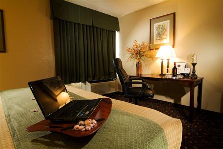 фото отеля Best Western Luxbury Inn Fort Wayne