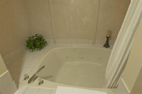 фото отеля Best Western Luxbury Inn Fort Wayne
