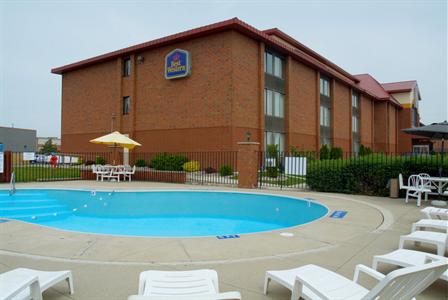 фото отеля Best Western Luxbury Inn Fort Wayne
