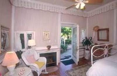 фото отеля Victorian Garden Inn Sonoma