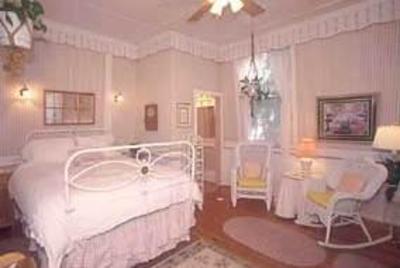 фото отеля Victorian Garden Inn Sonoma