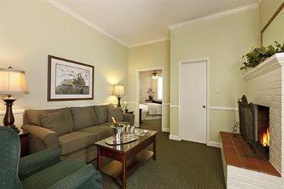 фото отеля Lavender Inn by the Sea