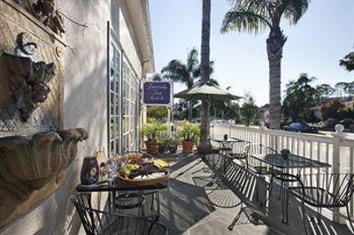 фото отеля Lavender Inn by the Sea