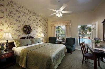 фото отеля Lavender Inn by the Sea