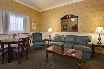 фото отеля Lavender Inn by the Sea