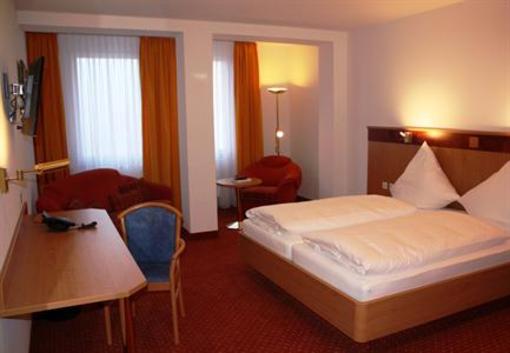 фото отеля Hotel & Restaurant Zum Ochsen Hösbach