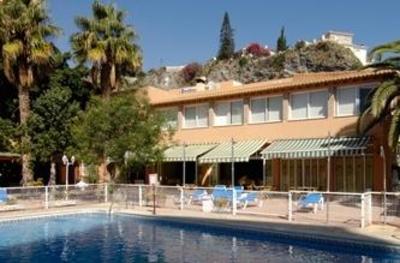 фото отеля Turismo Tropical Apartments Almunecar