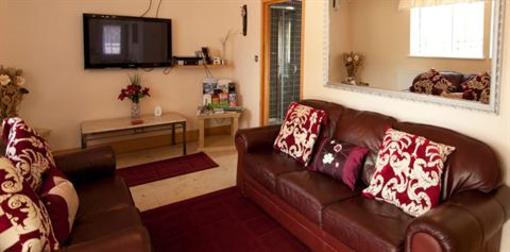 фото отеля Winchfawr Lodge Merthyr Tydfil