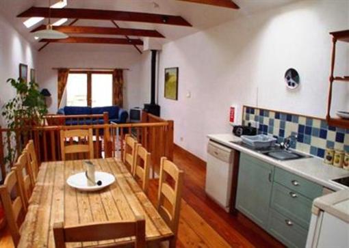 фото отеля Adventure Cottages Totnes