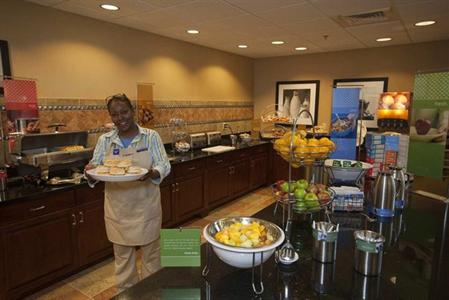 фото отеля Hampton Inn & Suites Wichita-Northeast