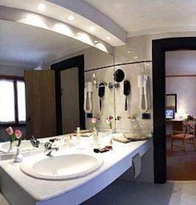 фото отеля Hotel des Geneys Splendid