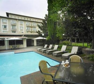 фото отеля Garden Court OR Tambo International Airport Hotel Kempton Park