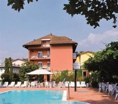 фото отеля Albergo Villa Flora Levico Terme
