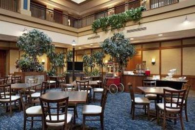 фото отеля Embassy Suites Denver-International Airport
