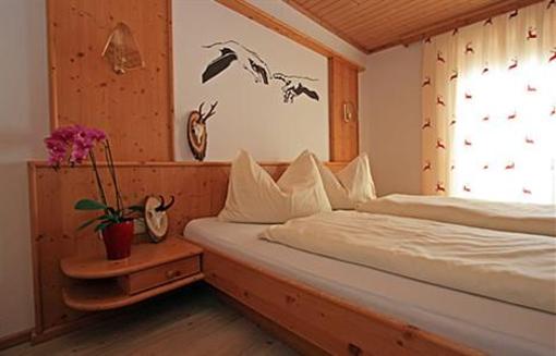 фото отеля Forsthof Apartments St. Johann im Pongau
