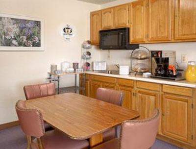 фото отеля Super 8 Brighton