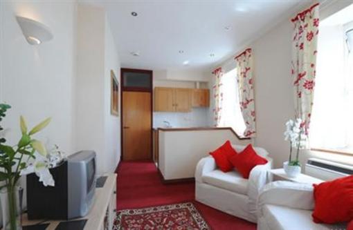 фото отеля Hoeside Holiday Flats and Garden Crescent