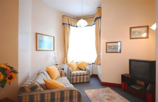 фото отеля Hoeside Holiday Flats and Garden Crescent