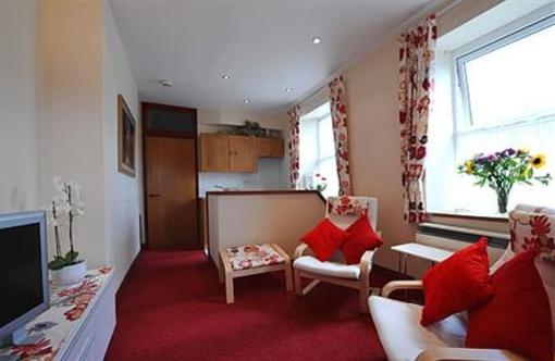 фото отеля Hoeside Holiday Flats and Garden Crescent