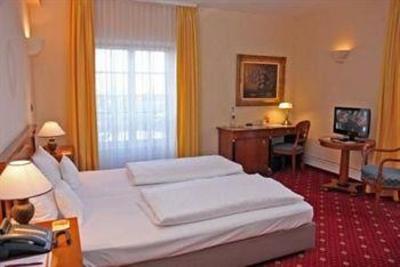 фото отеля Hotel Schloss Edesheim