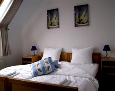 фото отеля Bed and Breakfast Am Knittenberg Winterberg