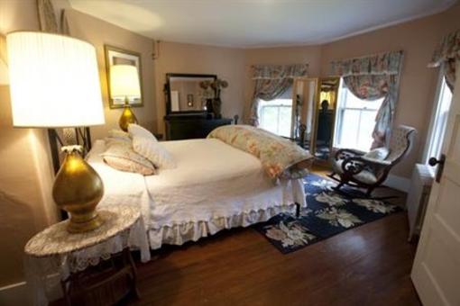 фото отеля The Monadnock Inn
