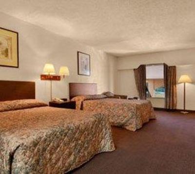 фото отеля Howard Johnson Inn & Suites Marietta