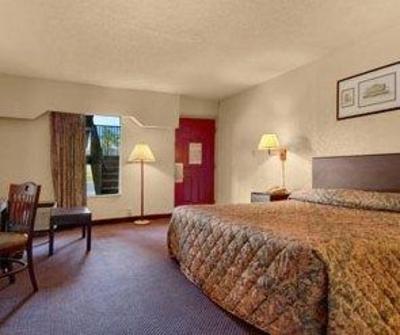 фото отеля Howard Johnson Inn & Suites Marietta