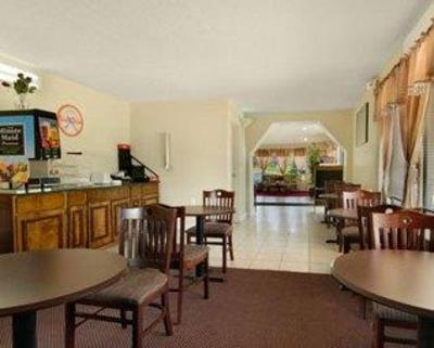 фото отеля Howard Johnson Inn & Suites Marietta