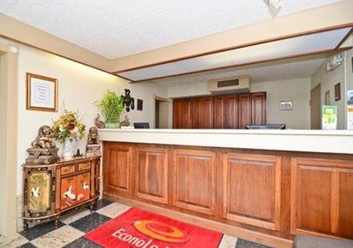 фото отеля Econo Lodge Zanesville