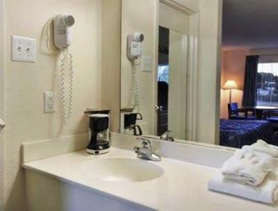 фото отеля Howard Johnson Express Staunton