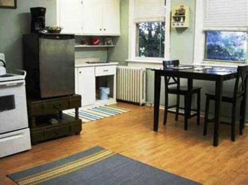 фото отеля Canalside Studio Suites