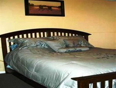 фото отеля Canalside Studio Suites