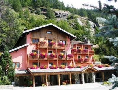 фото отеля Hotel Les Rochers Valtournenche