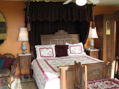 фото отеля Plumeria Hill Bed & Breakfast