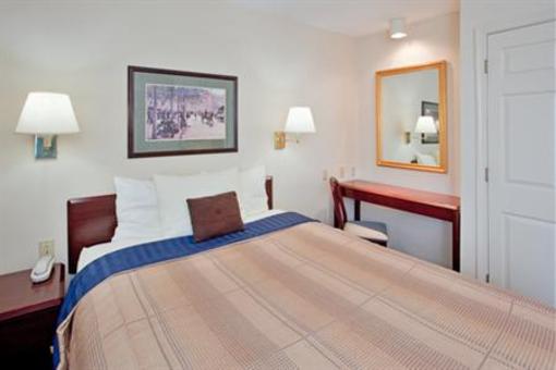 фото отеля Candlewood Suites Richmond West End Short Pump