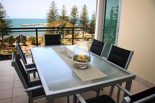 фото отеля Proximity Waterfront Apartments