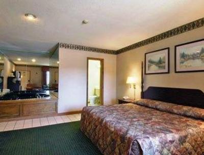 фото отеля Howard Johnson Express Inn Lenox