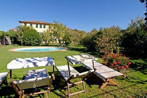 фото отеля Villa La Chiusa Bed and Breakfast Lucca