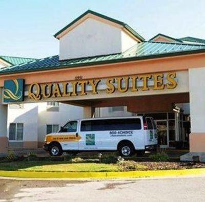 фото отеля Quality Suites Airport Kansas City