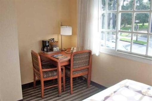 фото отеля Deer Haven Inn & Suites