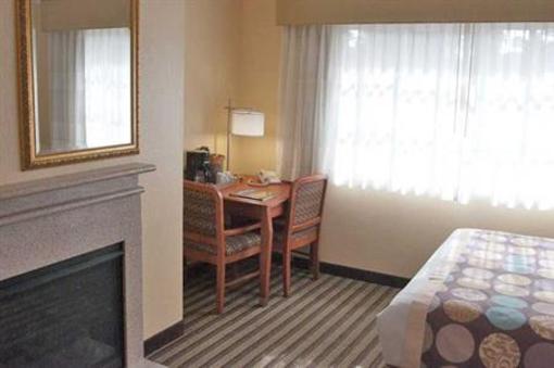 фото отеля Deer Haven Inn & Suites