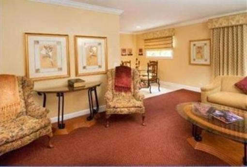 фото отеля Deer Haven Inn & Suites